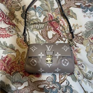 Louis Vuitton Favorite Dove/Cream